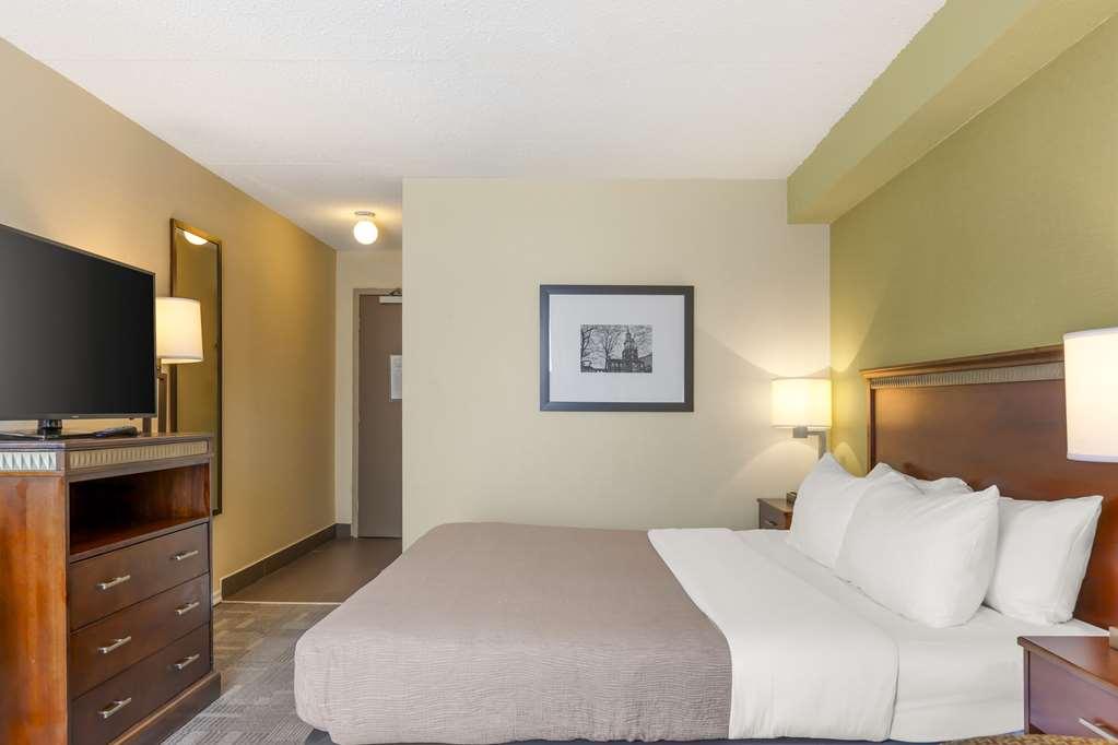 Quality Inn Peterborough Room photo