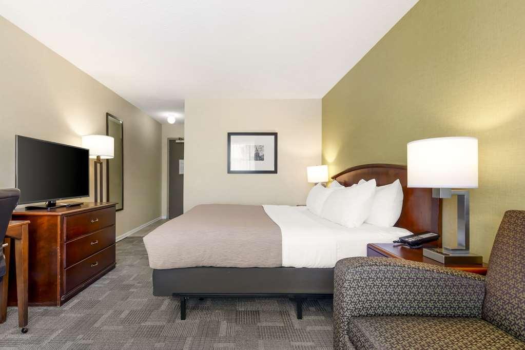 Quality Inn Peterborough Room photo
